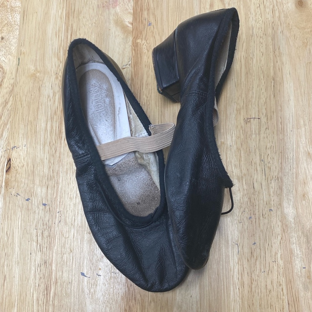 Block black jazz shoes (heeled)